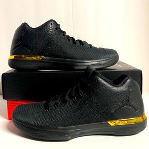 NIKE AIR JORDAN XXI (31) LOW BLACK/GOLD (9.5)
